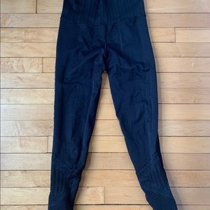 Athleta 7/8 High Waisted Detailed Leggings